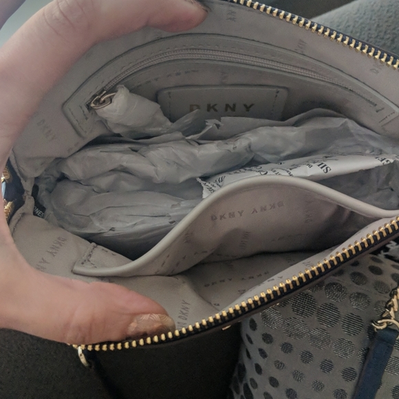 New with tags blue leather DKNY crossbody bag - Picture 2 of 3